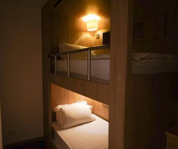旅馆 The Poshtel By Benya Bts Phayathai
