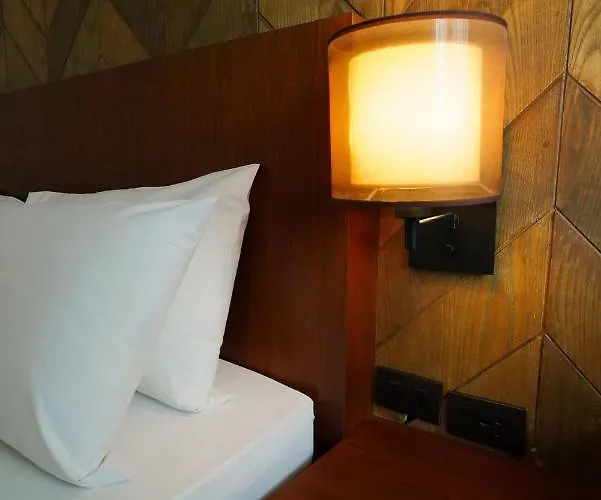 The Poshtel By Benya Bts Phayathai