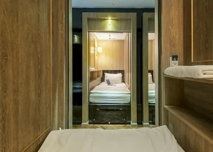 The Poshtel By Benya Bts Phayathai *