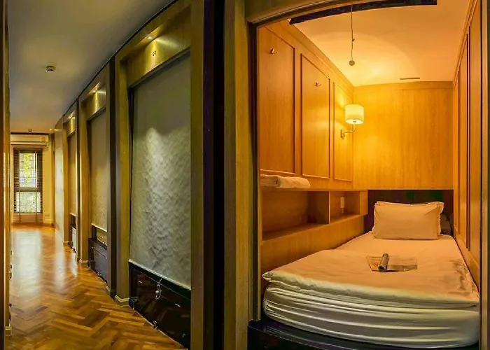 Albergue The Poshtel By Benya Bts Phayathai