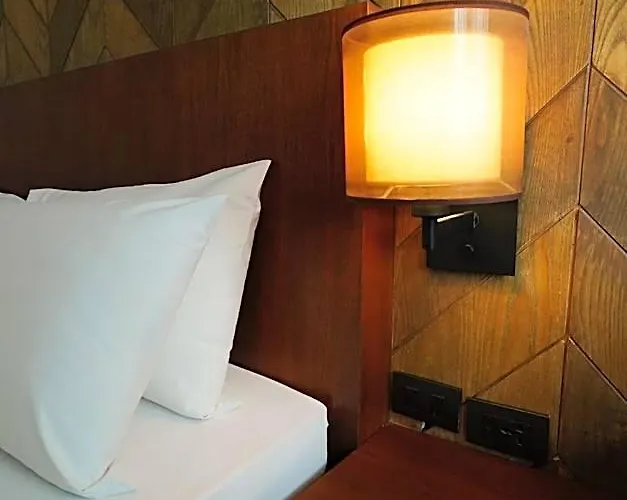 The Poshtel By Benya Bts Phayathai