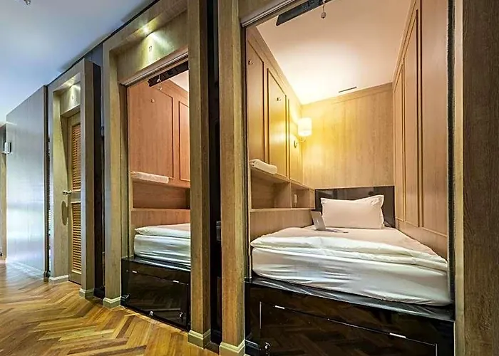 The Poshtel By Benya Bts Phayathai Banguecoque