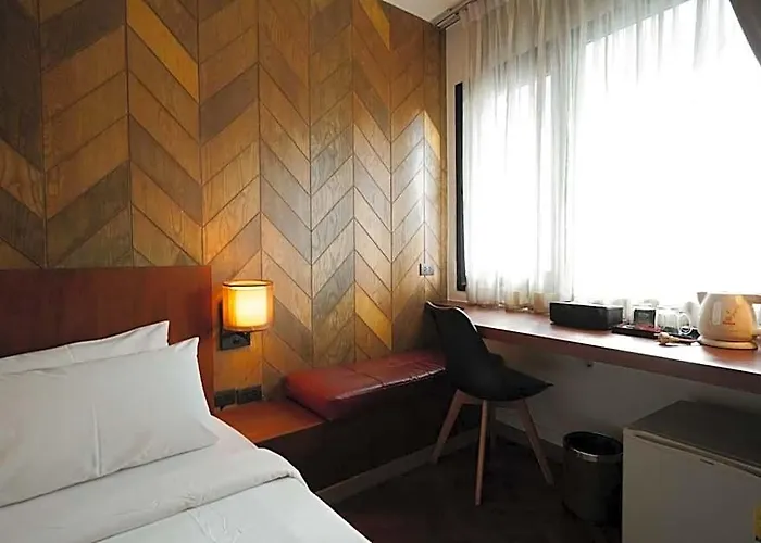 The Poshtel By Benya Bts Phayathai Banguecoque